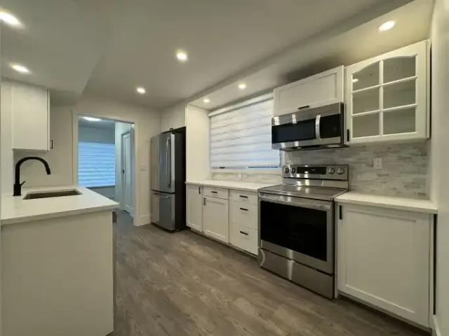 3 Bedroom Apartment Calgary AB 104957621