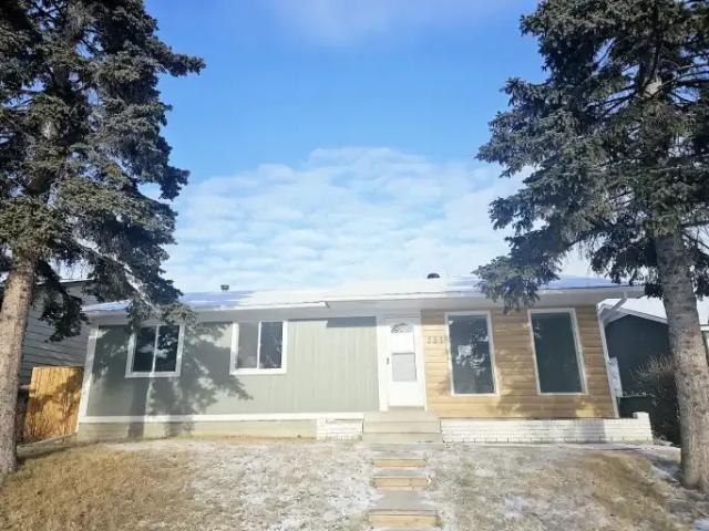3 Bedroom Apartment Calgary AB 104985489