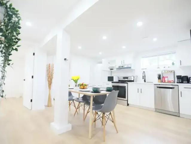 3 Bedroom Apartment Calgary AB 104985844
