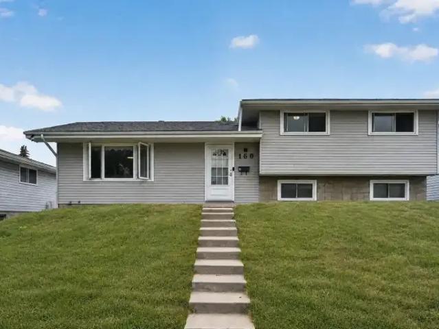 3 Bedroom Apartment Calgary AB 104991570
