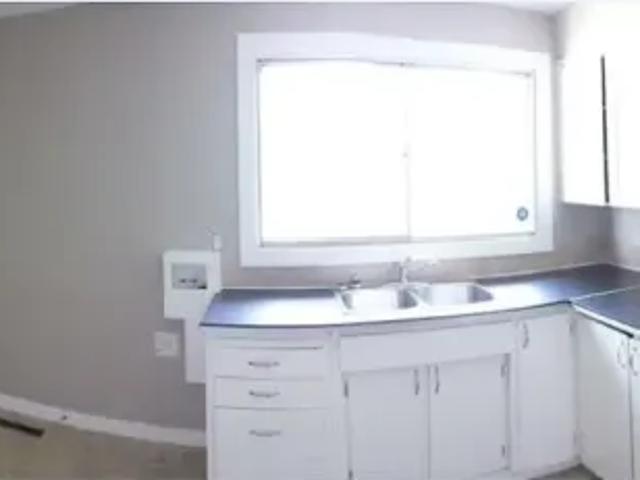 3 Bedroom Apartment Calgary AB 105004596