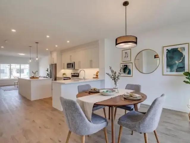 3 Bedroom Apartment Calgary AB 105087819