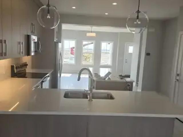 3 Bedroom Apartment Calgary AB 105100749
