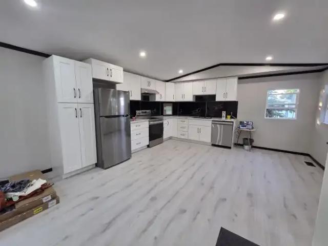 3 Bedroom Apartment Calgary AB 105100784