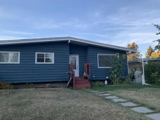 3 Bedroom Apartment Calgary AB 105185836