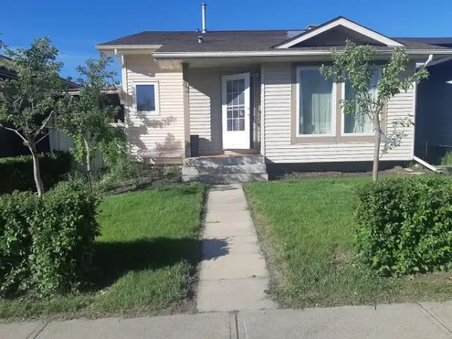 3 Bedroom Apartment Calgary AB 105185979