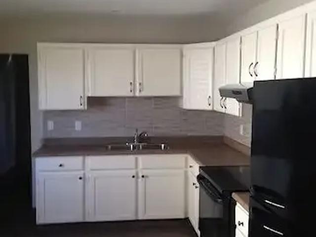 3 Bedroom Apartment Calgary AB 105198599
