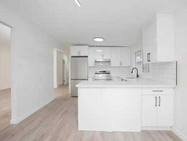 3 Bedroom Apartment Calgary AB 105467078