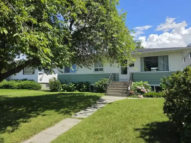 3 Bedroom Apartment Calgary AB 105467085