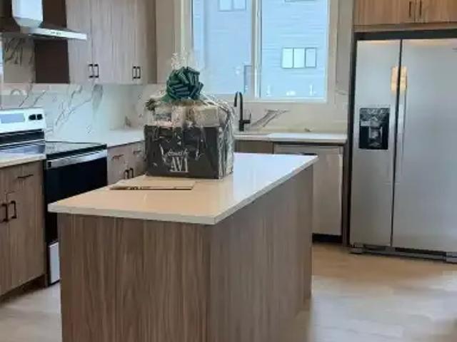3 Bedroom Apartment Calgary AB 105505793
