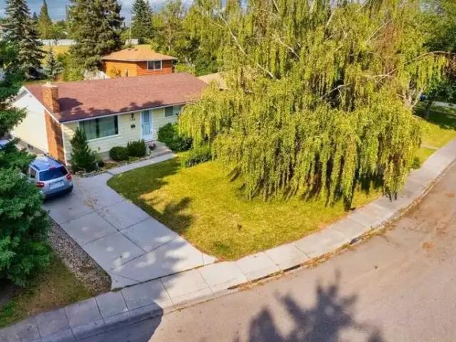 3 Bedroom Apartment Calgary AB 105565591
