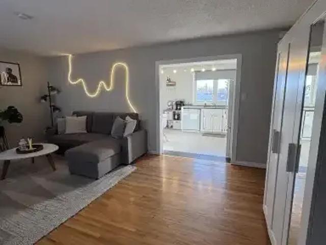 3 Bedroom Apartment Calgary AB 105580837