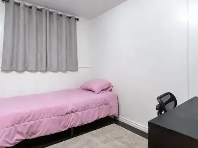 3 Bedroom Apartment Calgary AB 105601913