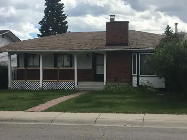 3 Bedroom Apartment Calgary AB 105623886