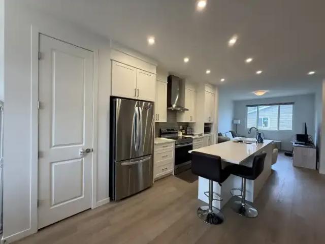 3 Bedroom Apartment Calgary AB 106077189