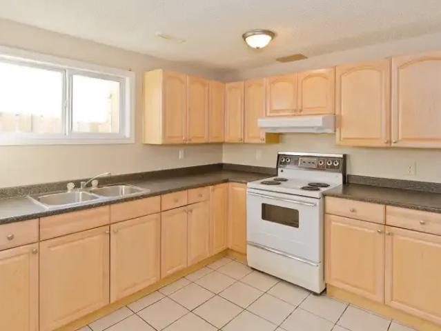 3 Bedroom Apartment Calgary AB 106181463