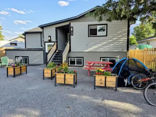 3 Bedroom Apartment Canmore AB 104470325