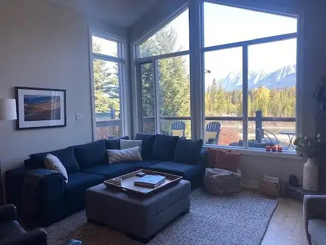 3 Bedroom Apartment Canmore AB LS105703867