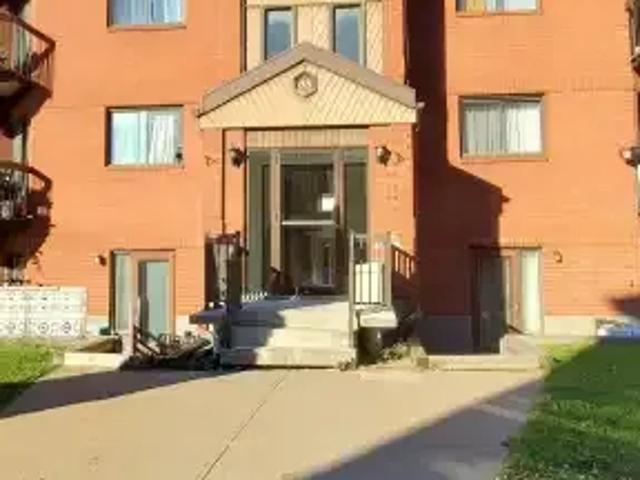 3 Bedroom Apartment Candiac QC 105326616