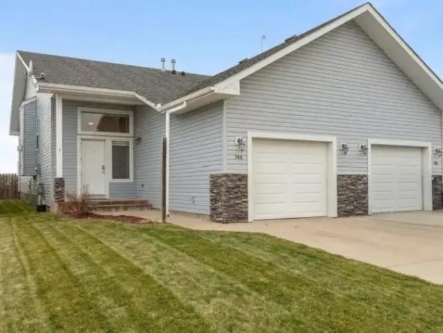 3 Bedroom Apartment Carstairs AB 104322329
