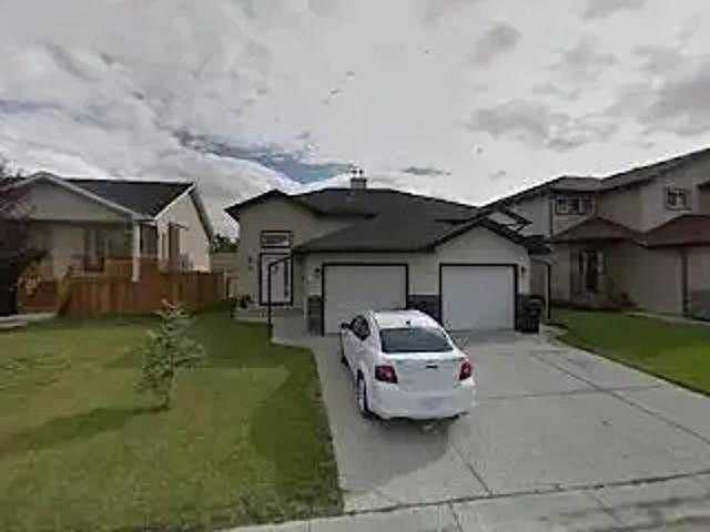 3 Bedroom Apartment Carstairs AB 105877240