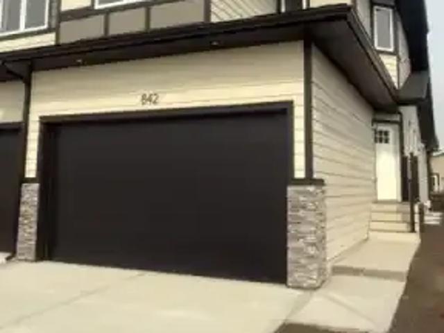 3 Bedroom Apartment Carstairs AB 106148482