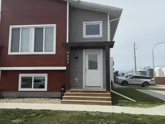 3 Bedroom Apartment Clairmont AB 104841798