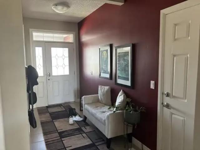 3 Bedroom Apartment Cochrane AB 104782831