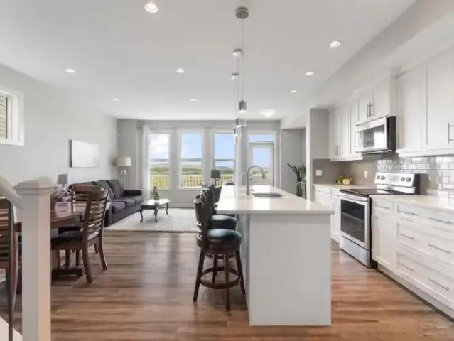 3 Bedroom Apartment Cochrane AB 105235036