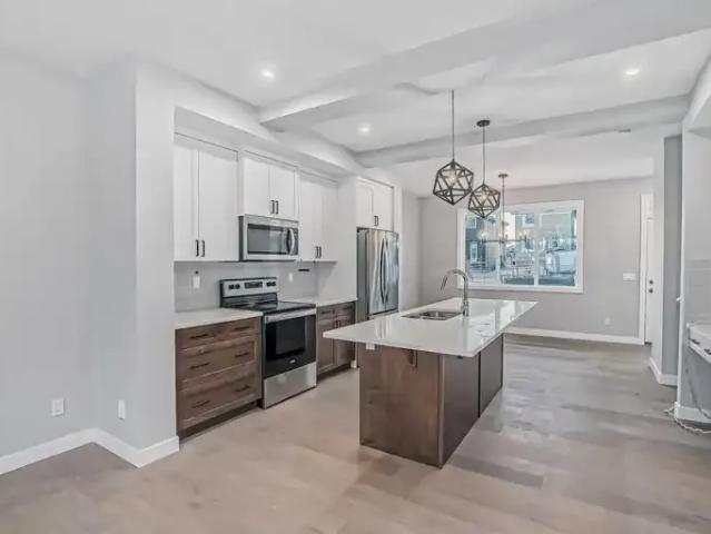 3 Bedroom Apartment Cochrane AB 105378175