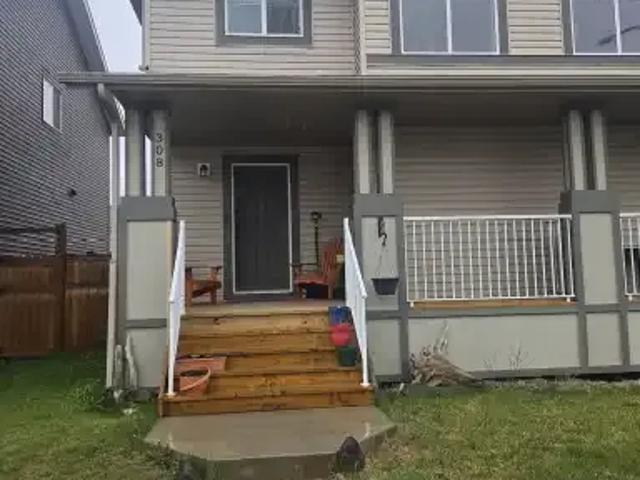 3 Bedroom Apartment Cochrane AB 105334003