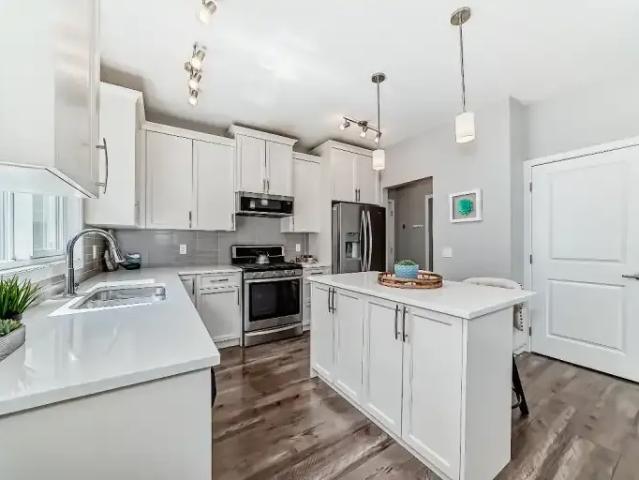 3 Bedroom Apartment Cochrane AB 105642911