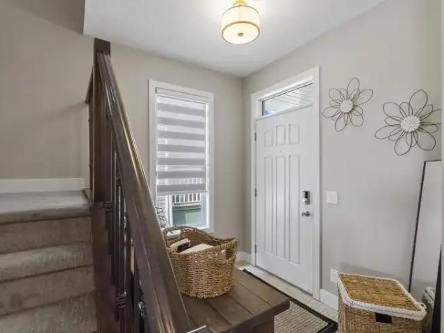 3 Bedroom Apartment Cochrane AB 105601915