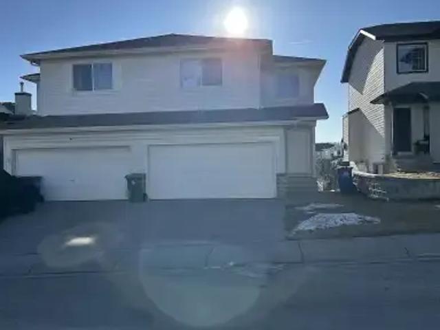 3 Bedroom Apartment Cochrane AB 106181182