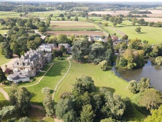 3 Bedroom Apartment Cobham Surrey 103485579