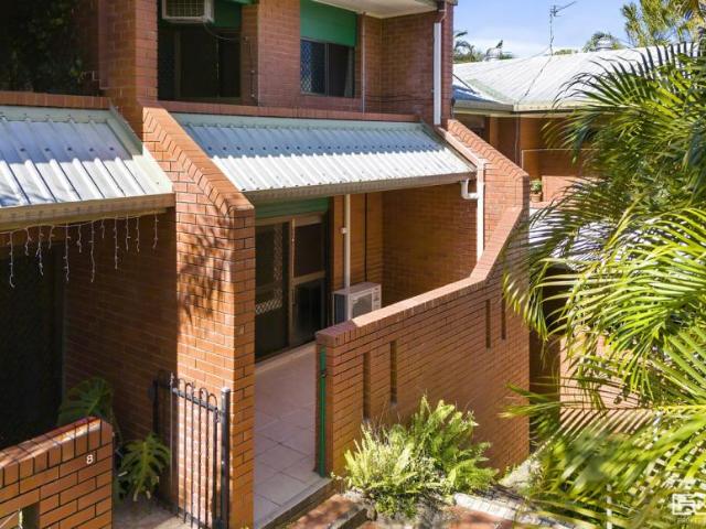 3 Bedroom Apartment Cooee Bay QLD LS103414771