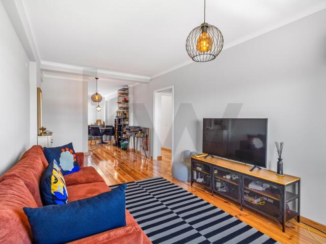 3 bedroom apartment completely renovated with air conditioning equipped and furnished
