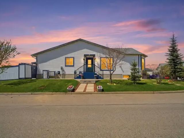 3 Bedroom Apartment Crossfield AB 105110803