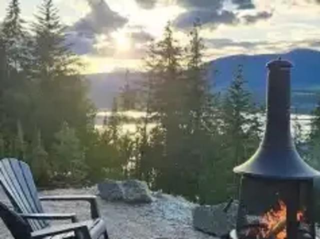 3 Bedroom Apartment Eagle Bay BC 105410480