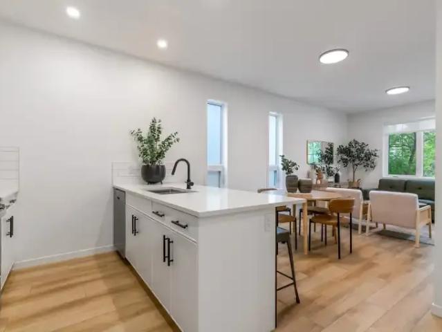 3 Bedroom Apartment Edmonton AB LS104888611