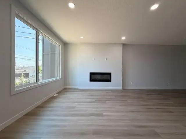 3 Bedroom Apartment Edmonton AB LS104940826