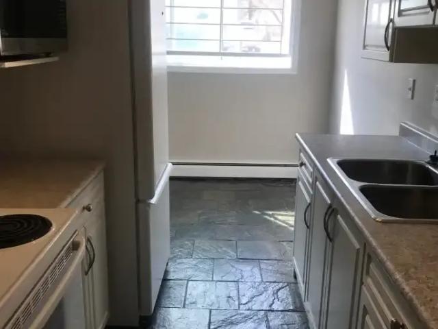 3 Bedroom Apartment Edmonton AB 103694570