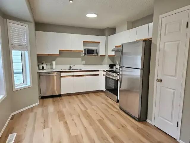 3 Bedroom Apartment Edmonton AB 104179022