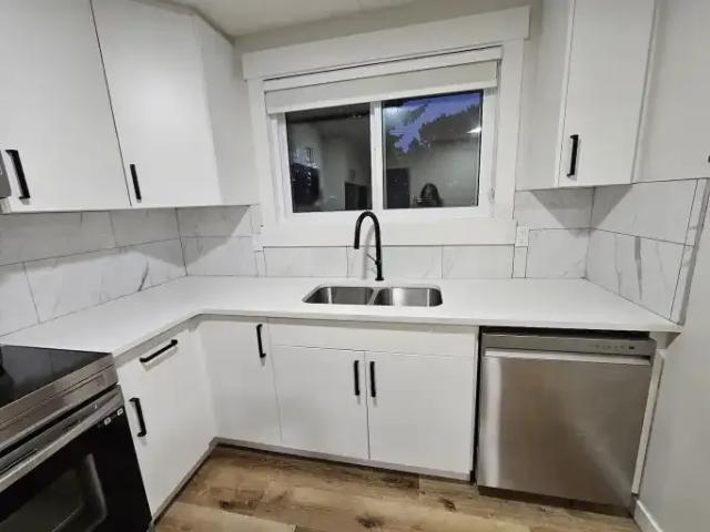 3 Bedroom Apartment Edmonton AB 104179219