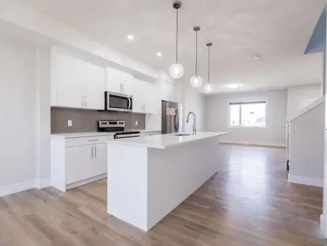 3 Bedroom Apartment Edmonton AB 104182018