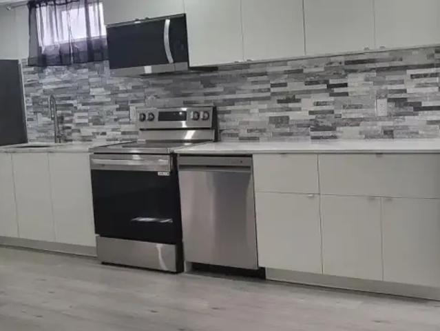 3 Bedroom Apartment Edmonton AB 104470324
