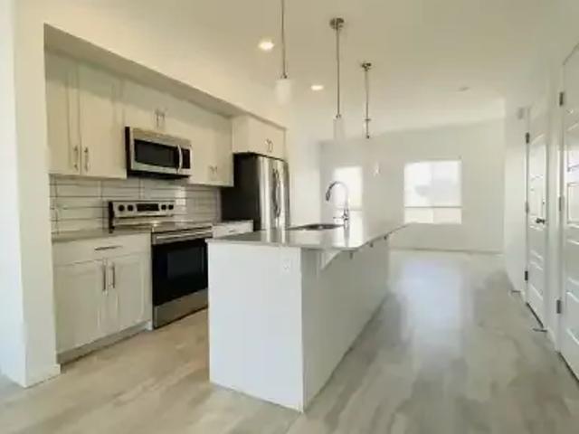 3 Bedroom Apartment Edmonton AB 104434082