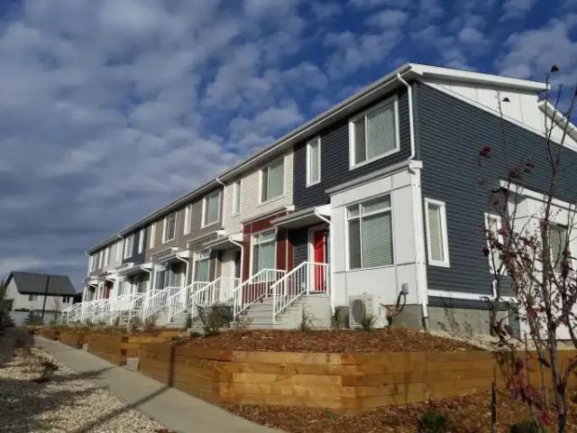 3 Bedroom Apartment Edmonton AB 104434165