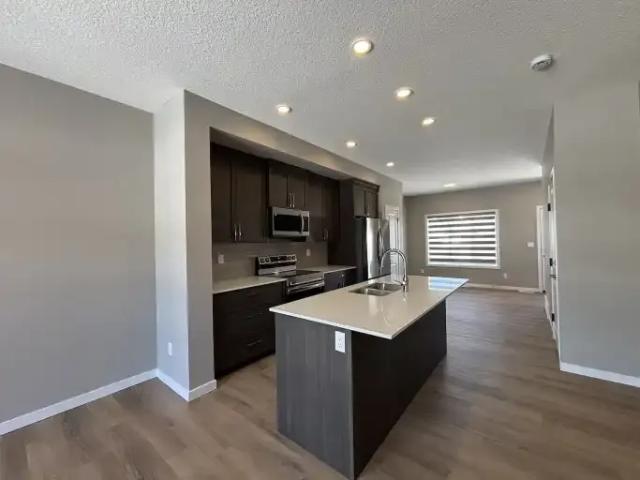 3 Bedroom Apartment Edmonton AB 104434299