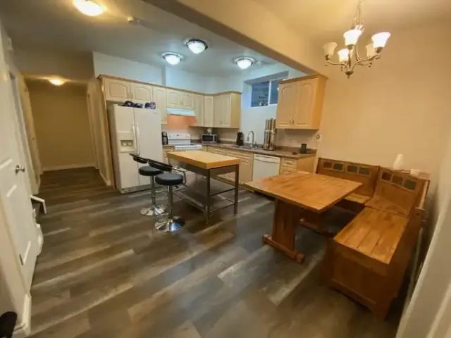 3 Bedroom Apartment Edmonton AB 104434326